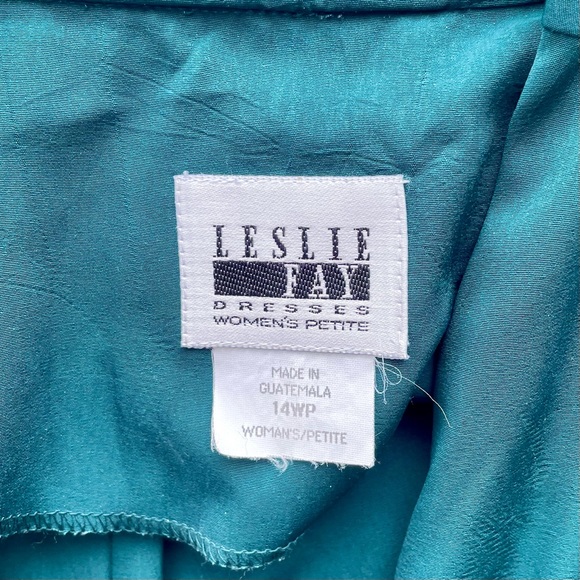 Beautiful emerald pantsuit, vest layer, unique closure. - Picture 3 of 5